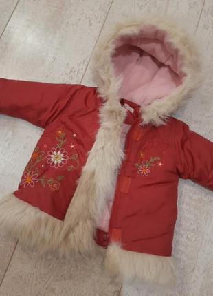 Красива демисезонна куртка парка з вишивкою