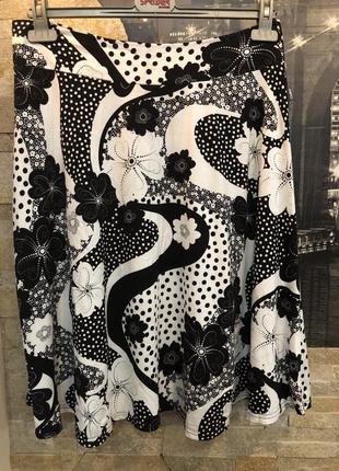 Красива спідниця біло-чорна clamal