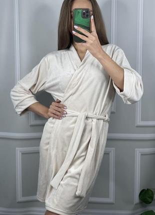 Сексуальний велюровий халат кремового кольору1 фото