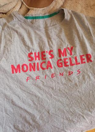 Серая футболка с принтом she's my monica geller friends1 фото