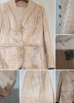 Костюм пиджак и юбка кожа кожаный питон1 фото