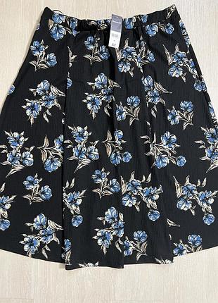 Очень красивая и стильная брендовая юбка в цветах.