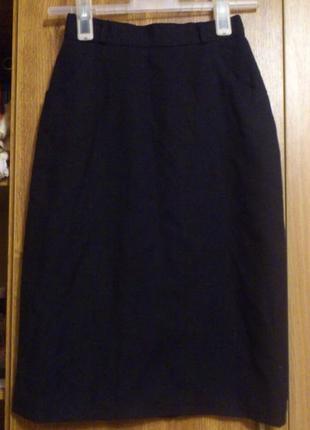 Спідниця з застібкою на гудзики зверху до низу ззаду