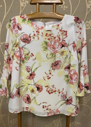 Очень красивая и стильная брендовая блузка в цветах.9 фото
