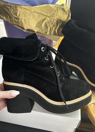 Чорні зимові черевики на товстій підошві1 фото