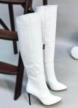 Белые утонченные дизайнерские сапоги натуральная кожа питон щима демисезон