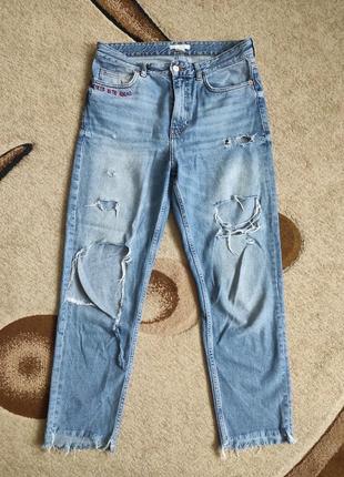 Рваные джинсы mom h&m1 фото