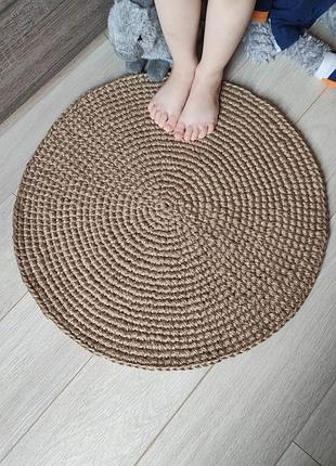 Маленький круглий килимок. плетений круглий килим.