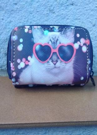 Новий чудовий компактний короткий гаманець на кнопці з кішкою кіт в окулярах2 фото