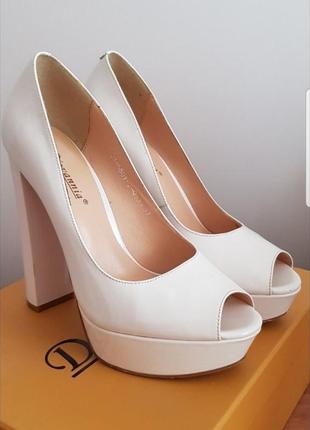 Туфлі djovannia