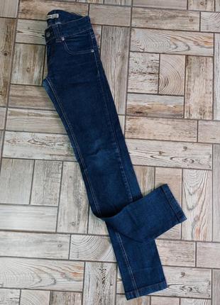 Сині джинси скінні з синього деніму trf denim 24(34)xs,s розмір