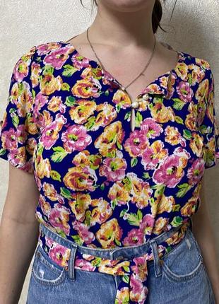 Блуза жіноча квітковий принт з поясом1 фото