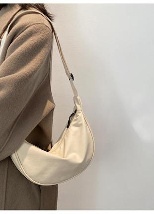 Сумка сумочка бананка нейлонова стильна модна нова молочна5 фото