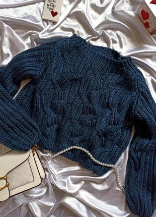 Укороченный свитер крупной вязки синий