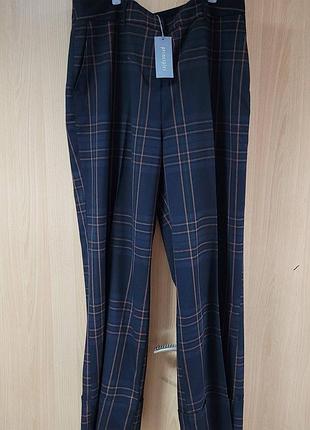 Брюки в клетку.
