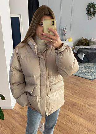 Куртка пальто пуховик с капюшоном короткая теплая с поясом бежевая песочная мокко коричневая хаки милитари