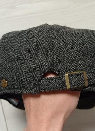 Кепка на застібці