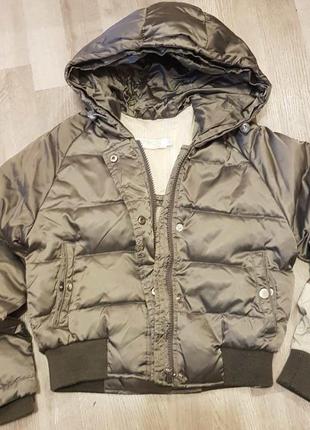 Тепла пухова курточка , коротка