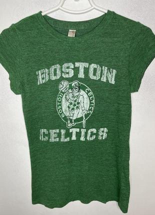 Зелёная футболка