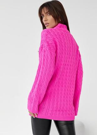 Подовжений светр у косичку з блискавкою на горловині4 фото