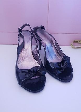 Босоніжки босоножки туфлі туфли на шпильці підборах шпильке каблуке лак лакові чорні чёрные