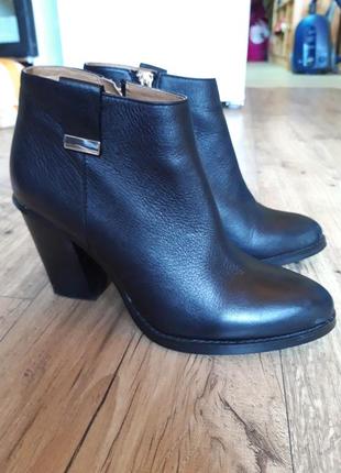 Чобітки reserved р-р38