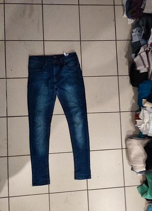 Джинсы
