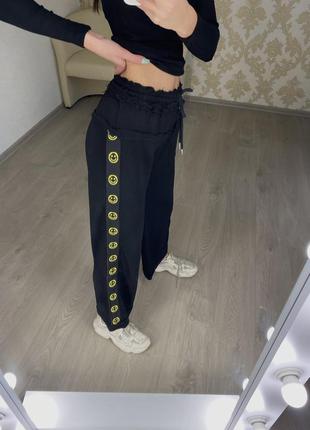 Стильні штани з вставками. спортивні штани. білі штани. чорні штани.2 фото