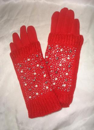 Теплые красные  перчатки с довязом с камушками