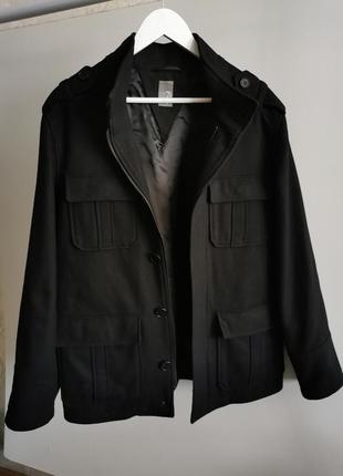 Вовняна чорна куртка, коротке пальто з накладними карманами2 фото