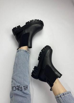 Стильні зимові черевики чорні екошкіра5 фото