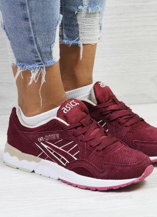 Кроссовки женские  asics