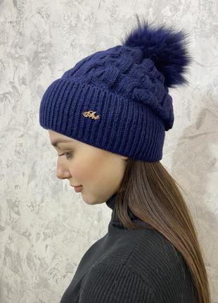 Синяя шапка зимняя на флисе эвелина с песцовым помпоном10 фото