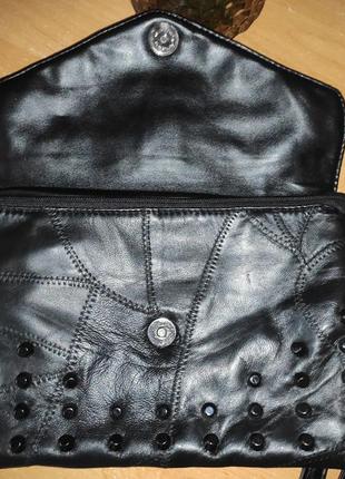 Женская кожаная сумка через плечо с заклёпками3 фото