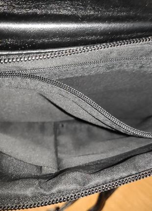 Женская кожаная сумка через плечо с заклёпками5 фото
