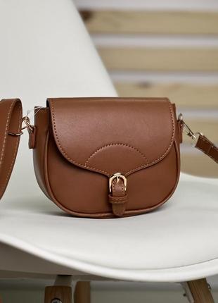 Компактна стильна сумка коричневого кольору2 фото
