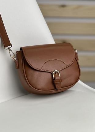 Компактна стильна сумка коричневого кольору4 фото