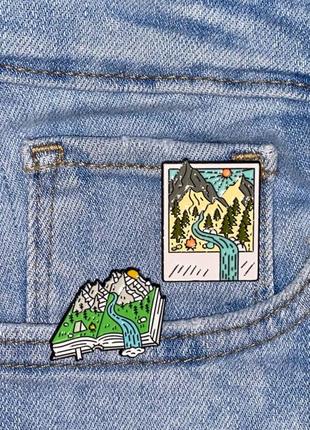 Набір значків / пінів  металевих гірський водоспад (2 шт)