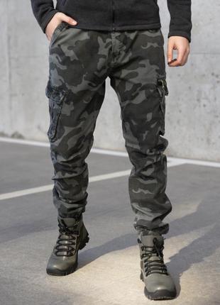Коттоновые брюки карго с принтом в стиле милитари1 фото