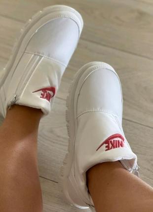 Женские зимние ботинки-дутики белого цвета в стиле nike!