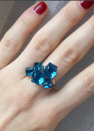 Кольцо с синими кристаллами5 фото