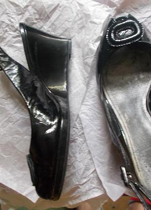 Босоножки clarks натуральный лак