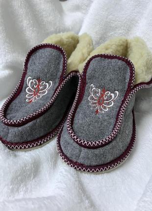 Тапочки чуні   на овчині жіночі та чоловічі