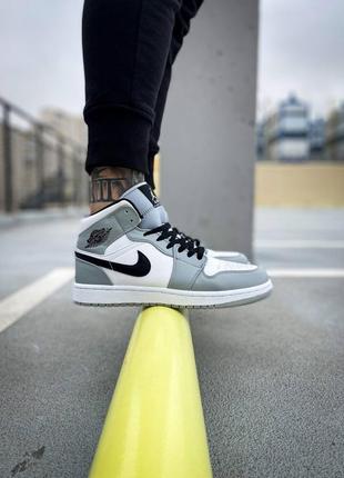 Кросівки nike air jordan 1 mid light smoke grey2 фото