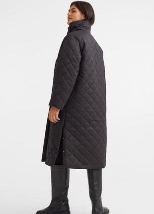 Пальто до литок стьобаного плетіння з високим коміром3 фото