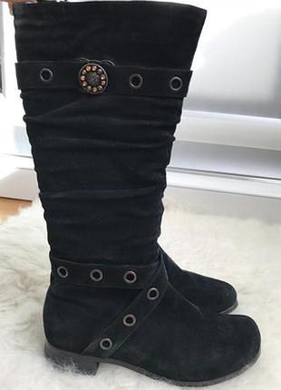 Теплі замшеві чоботи