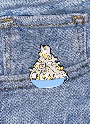 Значок / пін металевий веселі пінгвіни