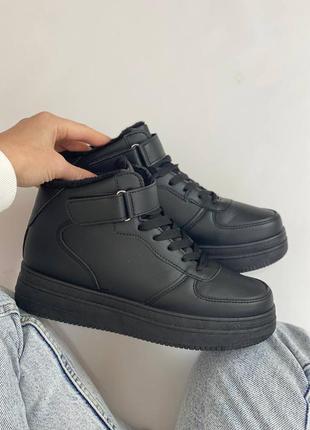 Теплі чорні якісні зимові кросівки