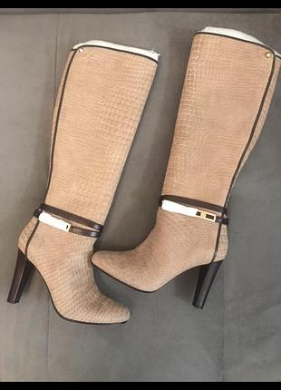Брендовові сапожки на каблуку vince camuto