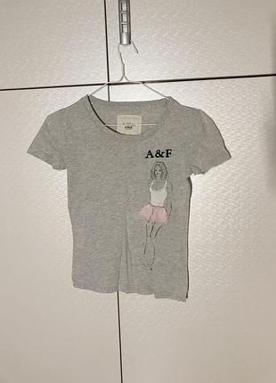 Сіра футболка abercrombie&fitch